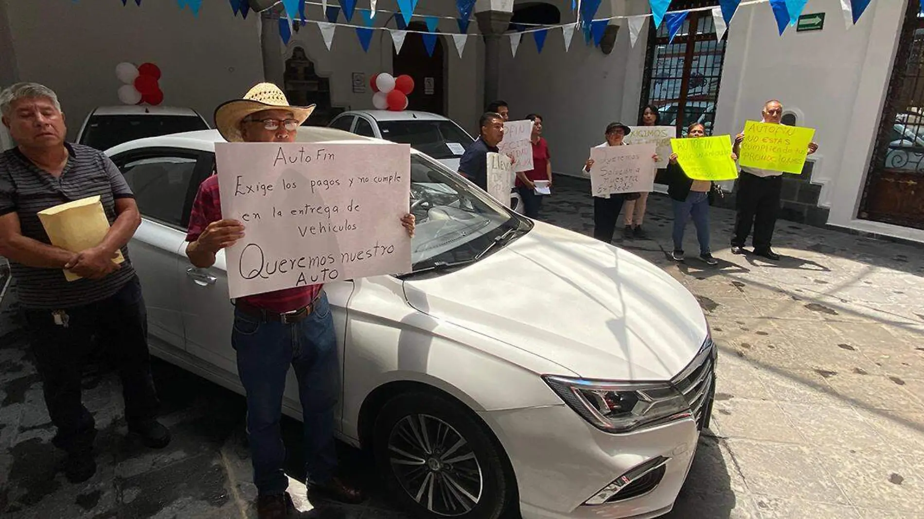 Se manifestaron pacíficamente frente a las instalaciones de la distribuidora de vehículos Autofin